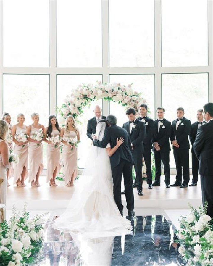 Addison Schultz Wedding, Net Worth, Age And Instagram Of Howard Schultz