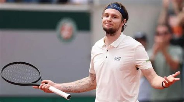Alexander Bublik "Enjoy playing tennis now" ·