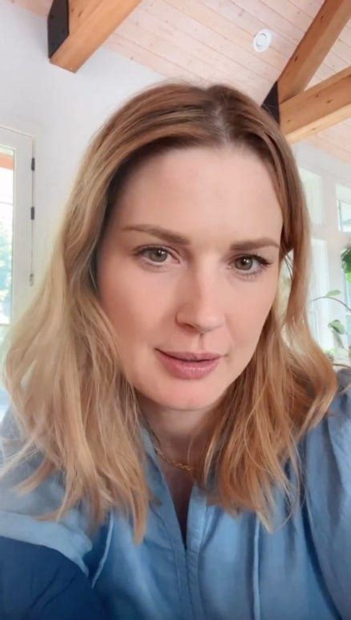 Alexandra Breckenridge Instagram Alexandra Breckenridge Instagram