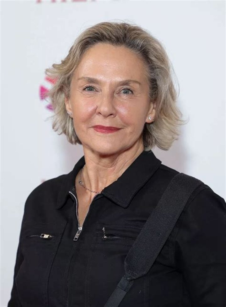 Amanda Burton Amanda burton was born and raised in derry, northern