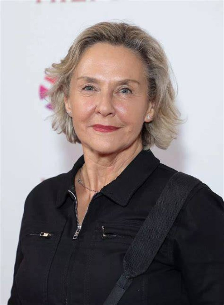 Amanda Burton image