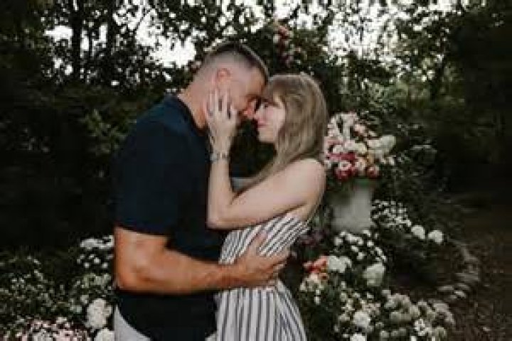 are taylor swift's parents divorced