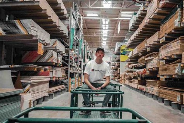is lowes going out of business