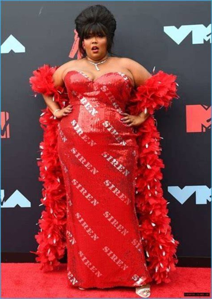 Lizzo Measurements Height, Weight, Age & More