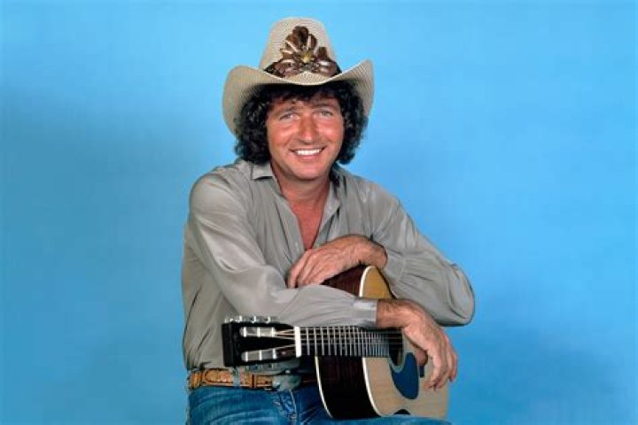 Mac Davis' Achievements in the Music Industry Mac Davis' Achievements in the Music Industry