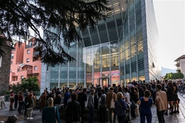 Per la prima volta un ex presidente degli Stati Uniti si presenta in