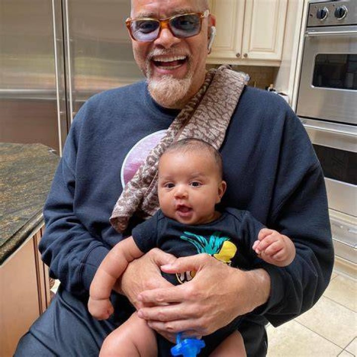 Sinbad 2024 Wife, net worth, tattoos, smoking & body facts Taddlr