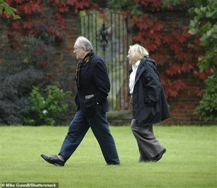 Sir Michael Gambon and his mistress Philippa Hart relax with son Tom