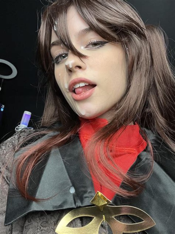 Taking facials even in cosplays 💪 Scrolller